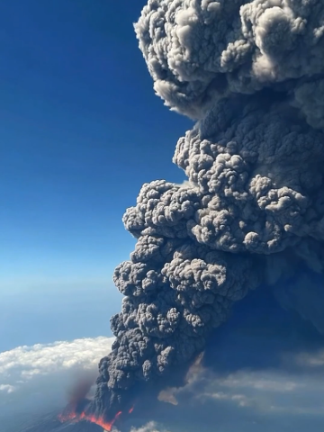 The last clip will blow your mind 💀 #Yellowstone #YellowstonePark #YellowstoneExplosion #BiscuitBasin #HydrothermalExplosion #GeologyTok #EarthScience #USNews #BreakingNews #OnlyInAmerica #FYPUSA 