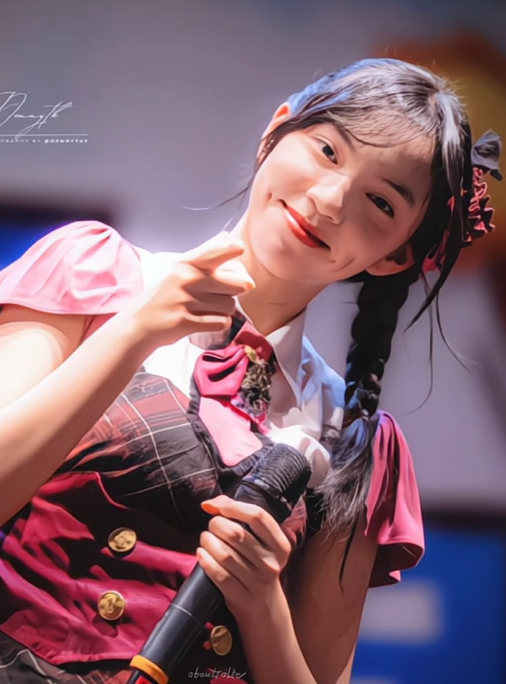 #araliejkt48 ; selama perform di The Big Bounce Indonesia, selalu ada aja tingkah lucunya 🤏🏻 #jkt48 #jkt48newera  [cr: @yrco__ @Arraysach @AkmalKhai9 @gorbon_ @Dennytks @Amaryllis060808 @erensday @kiksm02 @MatthewJrdn @12everie @_yohseptiawan (On X)]