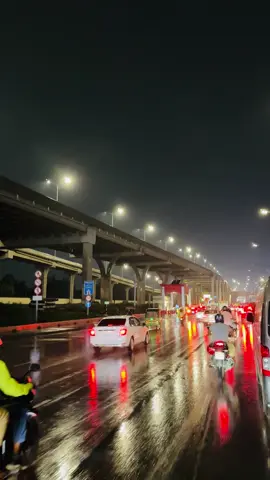 রাতের ঢাকায় বিমানবন্দর সড়কের কাকলি এলাকা কতটা সুন্দর দেখুন। #D#DhakaBangladeshnaturelovers  #rainydays #srstory #foryou #foryoupage @Saiful Raju 