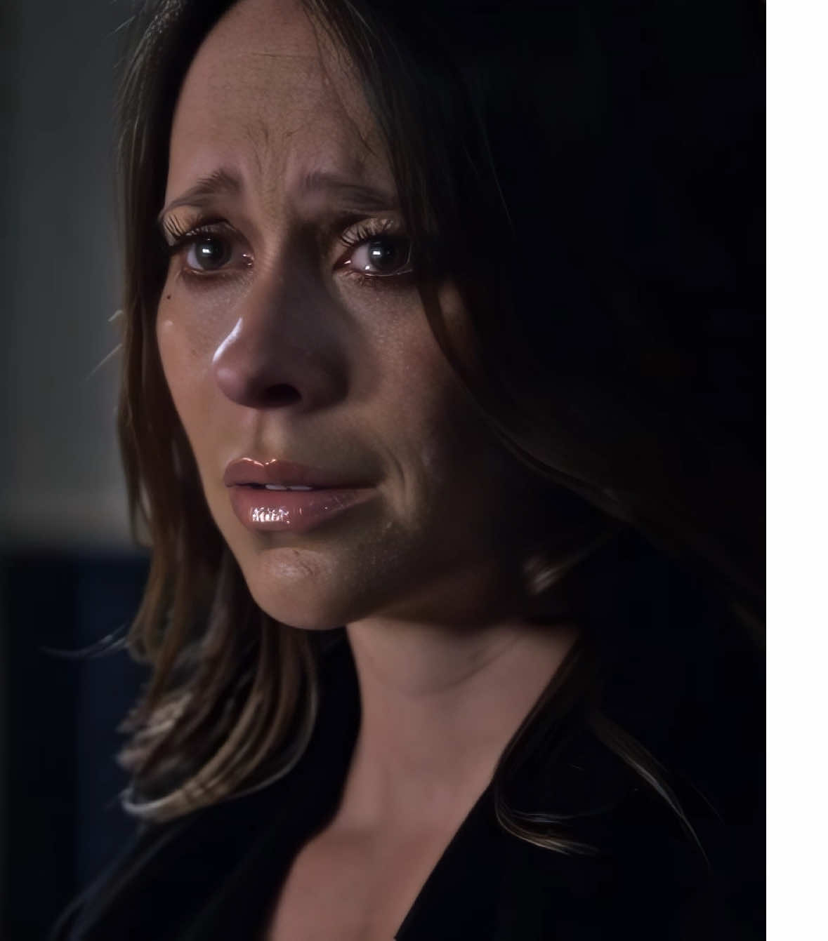 surrounded by men..  scps: cheetotapes , crimestape  #criminalminds #criminalmindsedit #bauwomen #jenniferjareauedit #emilyprentissedit 