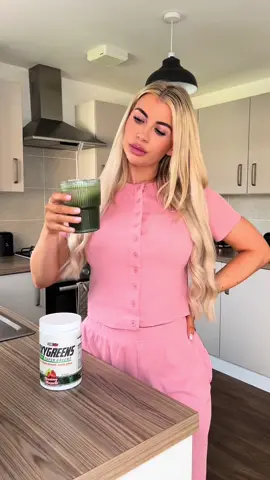 Me 🤝 the only green juice I can handle because the rest taste like grass 😂 #tiktokshop #ehplabs #supergreens #greenjuice 