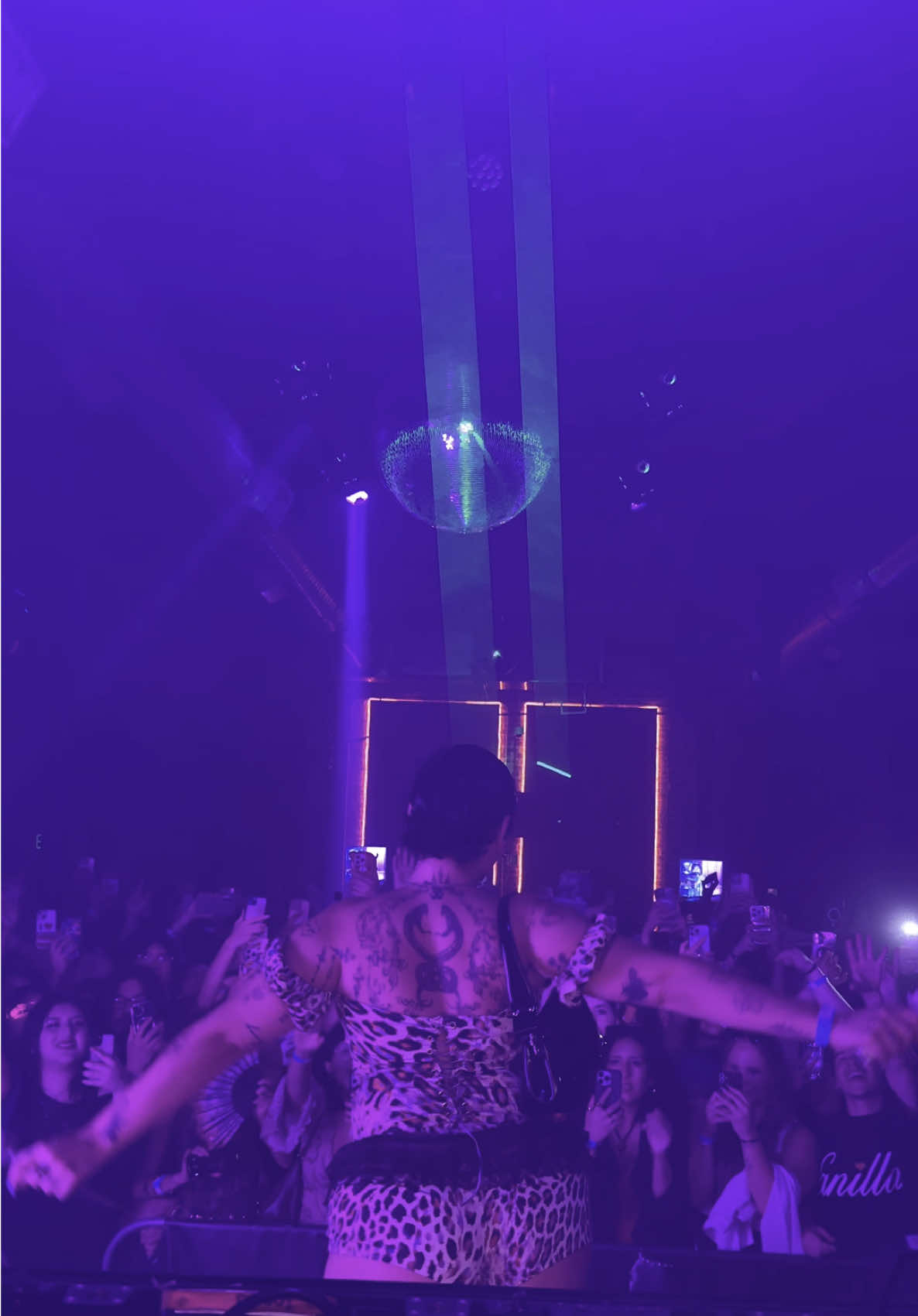Some clips from my set last night it was so so much fun ngl yall I was crying in the green room 10 minutes before I had to go on because I was so anxious but I DID IT YOU CAN DO ANYTHING U WANT I PROMISE and thank you SO MUCH to everyone who came!!!