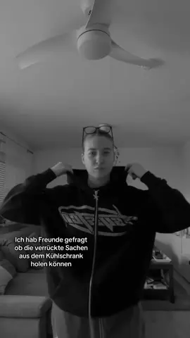 @Vivi @𝑨𝒍𝒆𝒙𝒂🖇 @whoistanjo @ℰ𝓂ℯ𝓁𝓎 @mc_ziegi2.0 @Manuela Albrecht #spaß #freunde #kühlschrank #fyp 
