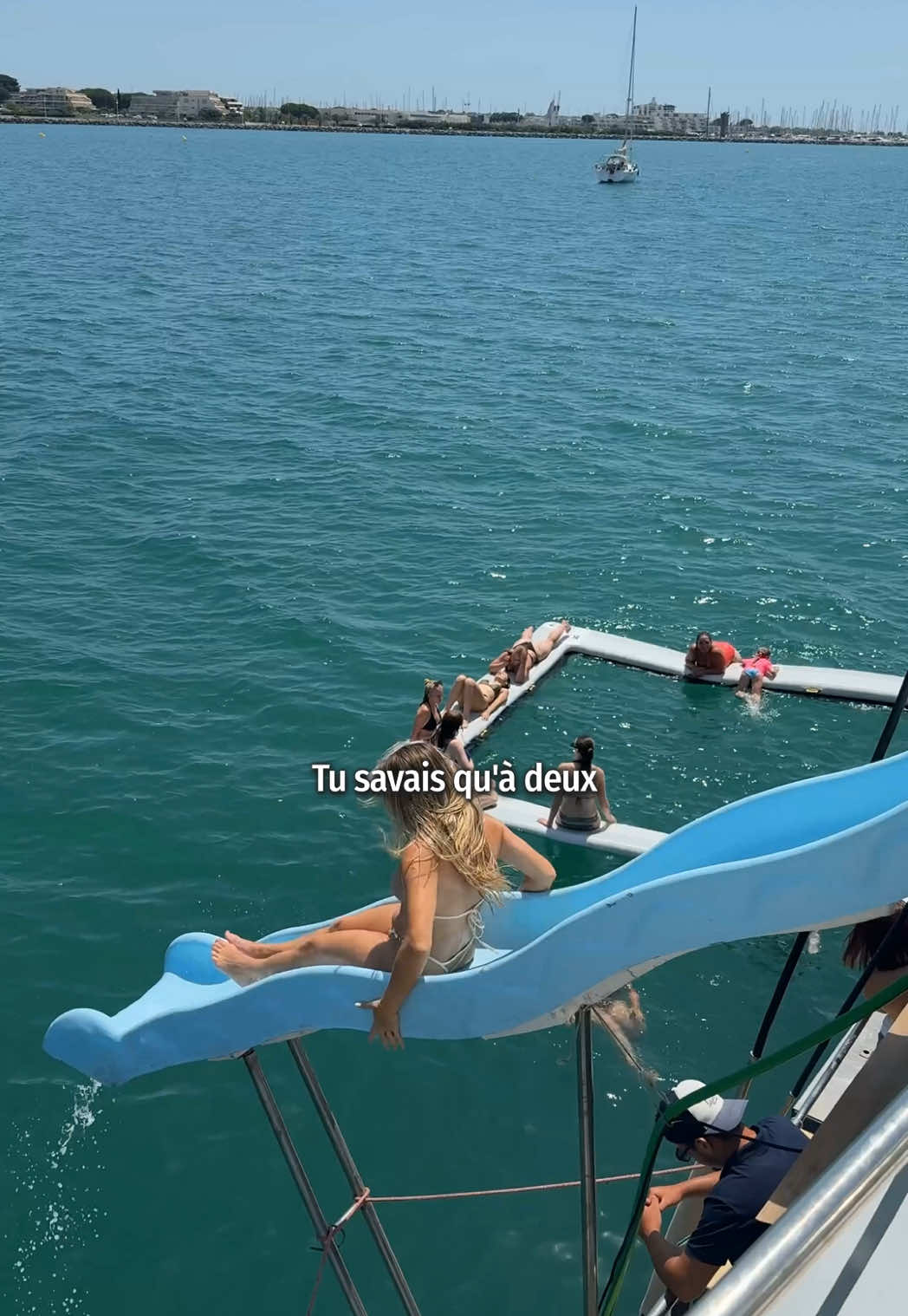 JEU CONCOURS INSTAGRAM* 🎁  Tente de gagner des places pour la Toboggan Party à bord du Catamaran Picardie ! 😍 Pour participer : 1️⃣ Suis mon compte, @Onlyfun.montpellier @Catamaranpicardie  2️⃣ Identifie la personnes  avec qui tu veux vivre cette activité  3️⃣ Like & enregistre ce post ✨ 📅 Résultat : le 7 août à 17h sur Instagram ! 🛥️ La Pool Toboggan Party, c’est l’activité la plus rafraîchissante de l’été ! Tous les samedis de juillet et août, embarque pour 3h de pur kiff en mer sur un catamaran tout équipé : 🌊 Toboggan géant de 5 mètres 🍹 Cocktail de bienvenue 🥐 Brunch sucré-salé & boisson offerte 💦 Piscine naturelle pour se baigner en pleine mer 💃 Ambiance chill & festive 📍 Départ : 12h30 du port du Grau-du-Roi (rendez-vous 20 min avant) 📆 Durée : 3h 🎟️ Tarifs : • Enfant (-10 ans) : 32 € • Adulte : 49 € • ⁠ 👉 Enregistre ce post pour ne pas oublier, et abonne-toi pour découvrir d’autres activités fun dans la région !  #montpellier #boatparty #occitanie #occitanietourisme #montpelliertourisme #activity 