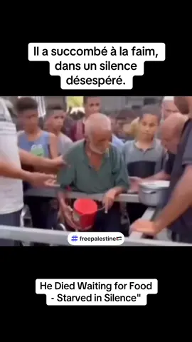 Un vieil homme de Gaza a rendu son dernier souffle en attendant de la nourriture. Il faisait la queue, faible et silencieux, espérant juste une bouchée. Mais la faim a été plus rapide que l'aide. Il est mort non pas de blessures de guerre, mais de la cruauté lente et silencieuse de la famine. #freepalestine #palestine #palestine🇵🇸 #gaza #🇵🇸#freegaza #fyp 
