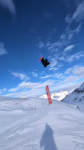 SNOWBOARD BIG AIR😤 #snowboarding #snowboardtricks #snowboardtiktok #bigairsnowboarding 