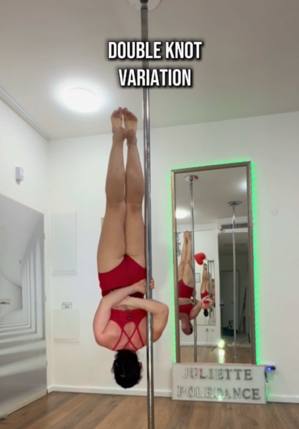 Double Knot Variation Pole Figure #pole #polesport ##poledance #poletrick #poletrickoftheday #polestudio #juliettepoledance 