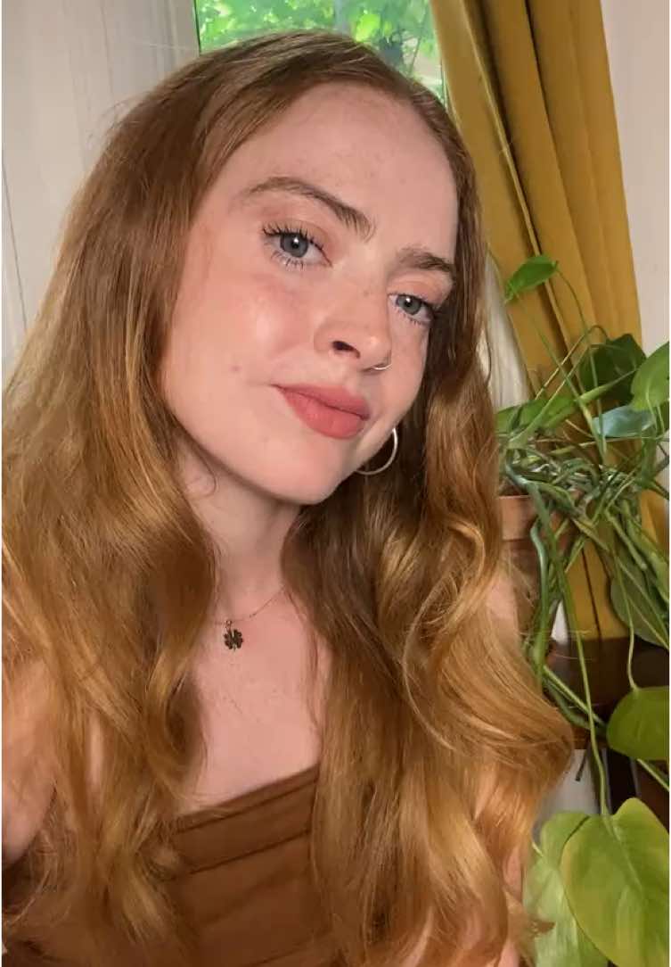 Contrary to popular belief, I am not Sadie Sink. But tysm for the compliment, she seems cool af 💖 #thesummeriturnedpretty #agnes