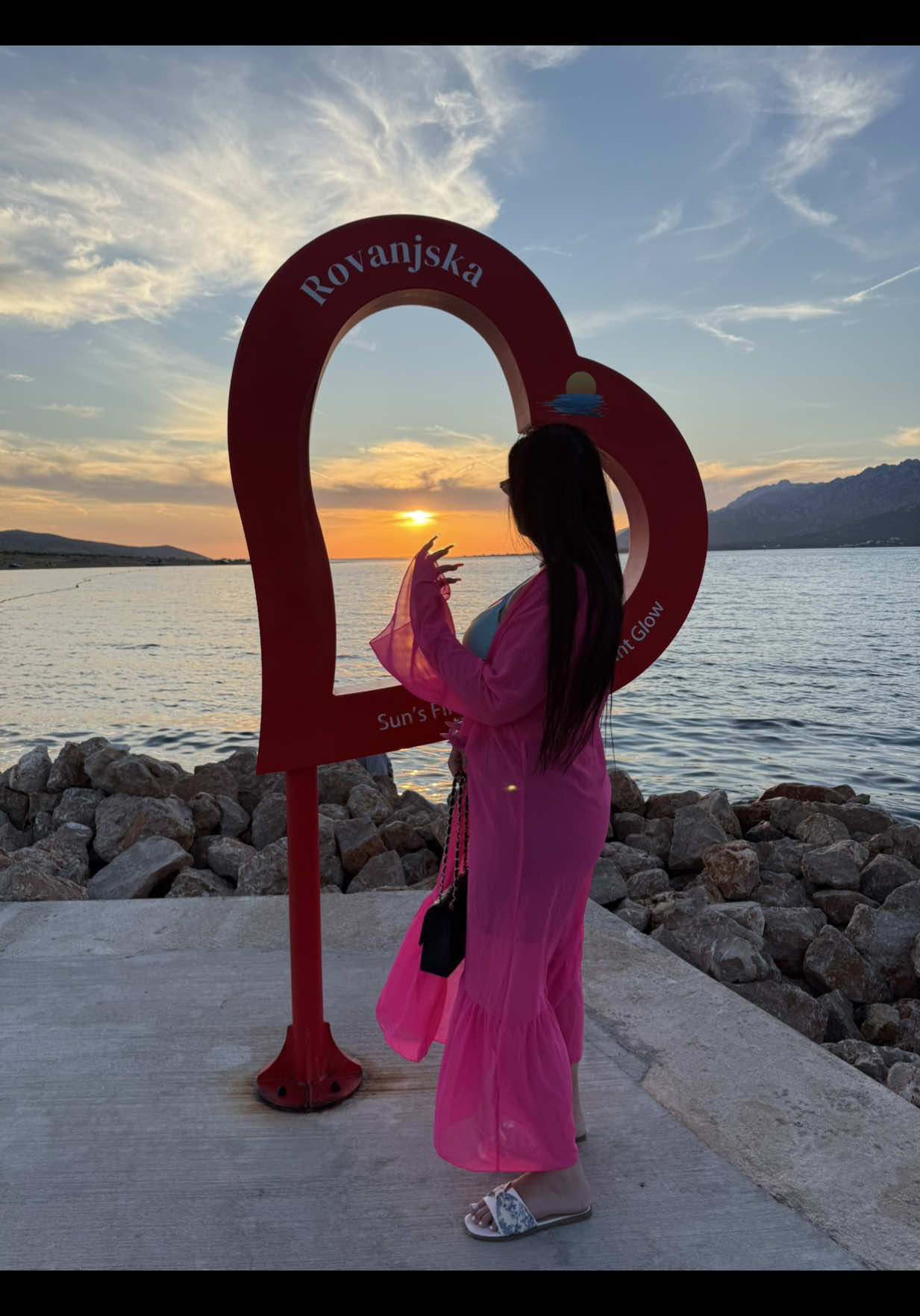 Som stastna a vdacna, ze som sa pred 2 rokmi rozhodla ist cestou networku a tradingu.. Rozhodnes sa odist kedy chces, kam chces a stale vies pracovat 🩷 . . . . #fyp#biznis#svet#couple#sea#motivácia#world