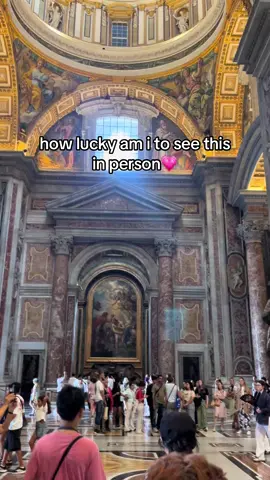 i knew it was gonna be pretty but i wasn’t expecting how big and gorgeous it is☹️ #stpetersbasilica #vaticancity #viral #fyp 