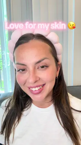 ✨ Just a little love for my skin: I’ve been using Paula’s Choice 2% BHA Liquid Exfoliant and it’s kind of a game-changer. It’s super lightweight and sinks in fast, no stickiness. The salicylic acid (that’s the BHA part) helps unclog pores and smooth out texture like magic — goodbye dullness, hello glow. I use it a few times a week, and my skin honestly feels clearer and more balanced. If you’re dealing with blackheads or congestion, this might be your skin’s new bestie 💫 #bhaexfoliant #paulaschoice @Paula’s Choice  #ugccreator #ugc #ugccontentcreator #chicago #newyork #BeautyTok 