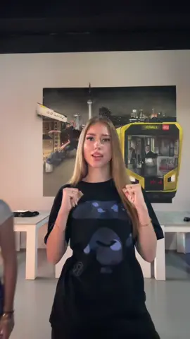 shes vibing 