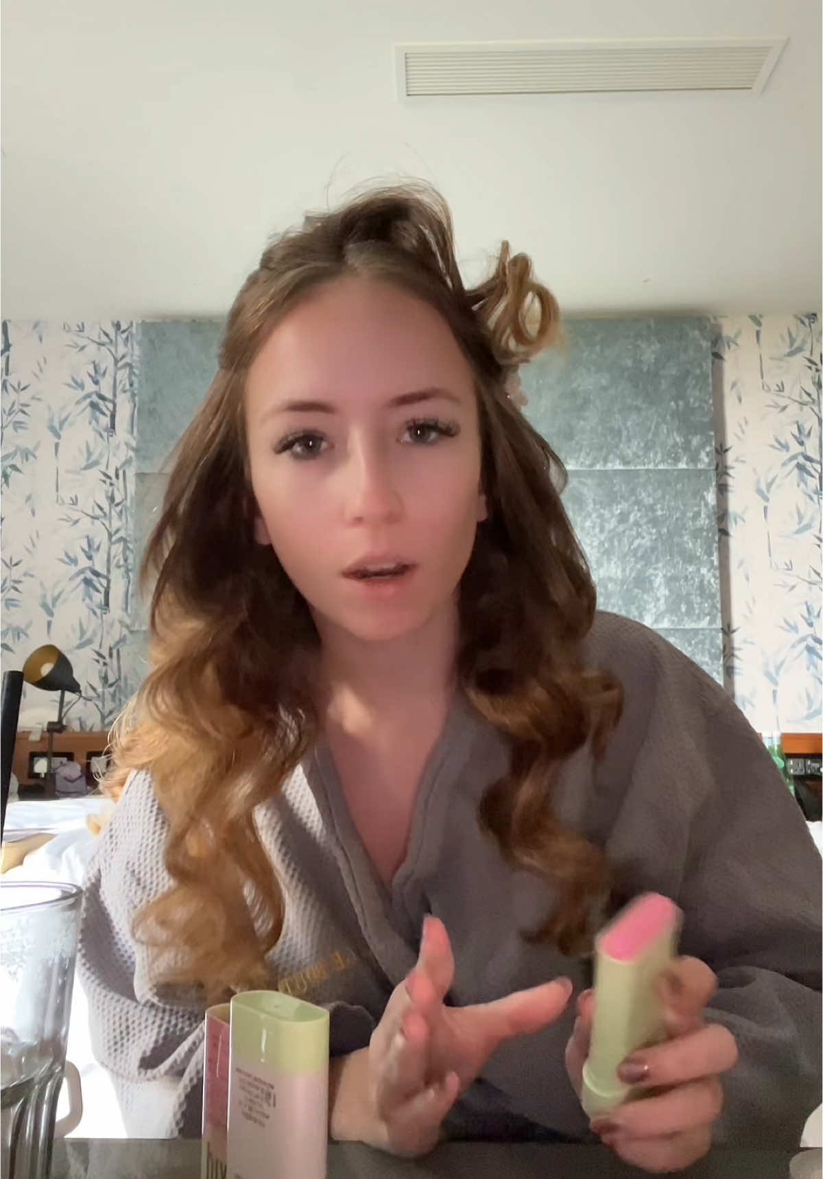 best way to shake out your heatless curls = dance party 