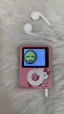 DIMEEEE 🗣️ Que otra canción les gustaría?  #juniorh #mp3 #kitty #music #2000s #badbunnypr #lanadelrey #lana #🎧 #nostalgia #song #bad #audios #Rap #hellokitty #humor Todas queremos este lindo mp3, si lo deseas link en mi bio 