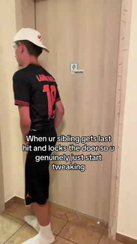My last challenge w nike pro tnx for 10k yall #fyp #foryou #trending #viral #funny #funnytiktok #relatable #real #repost #skit #sibling #usingsiblingforfame 