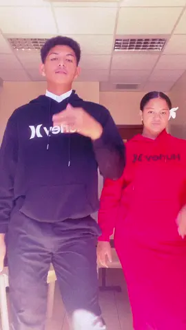 W/sœur❤️ en vous envoie nos vibes. 😝 #pourtoi #foryou #dance🔥 #sœur #goodvibes #brezil🇧🇷 .