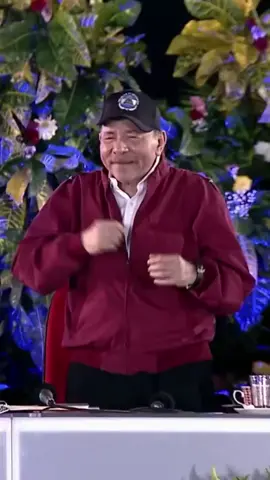 #JRTENDENCIA |  ¡Sho! El baile de Daniel Ortega en la celebración del 46 aniversario de la “Revolución Sandinista”, en Managua, Nicaragua, se viraliza en redes sociales.  Ortega gobierna en Nicaragua desde 2007, junto a su esposa Rosario Murillo.  Video: cortesía