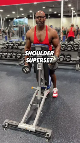 #personaltrainer #foryourpage #foryou #shouldersworkout 