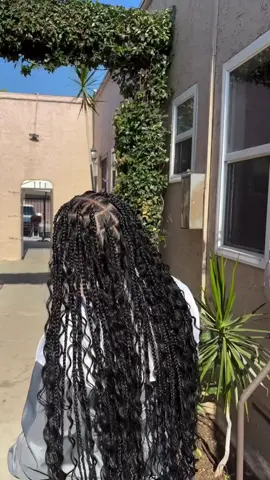 $200 KNOTLESS DEAL ‼️ TRAVEL SERVICE IS OFFERED  MEDIUM/SMEDIUM SIZE  @blessedtouched_bylele on instagram #fyp #braider #knotlessbraids #bohobraids #bohoknotlessbraids 