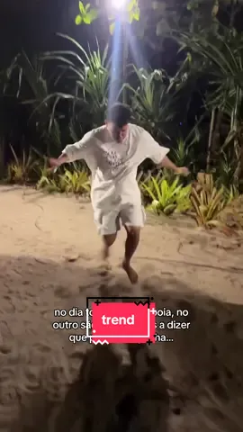 todo mundo julgando no outro dia