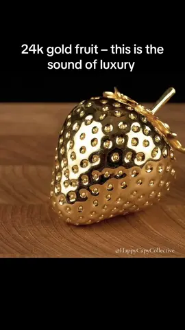 Gold fruit, pure relaxation 🍓✨  #goldfruit #asmr #fruitcutting #cuttingasmr #satisfyingvideos #oddlysatisfying #asmrforsleep #goldasmr #relaxingvideos 