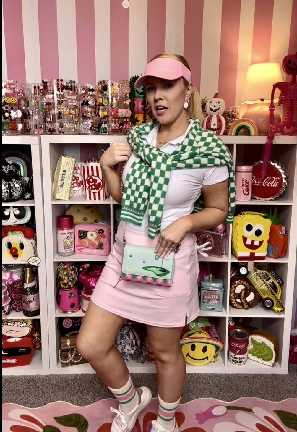 Watch until the end to see how good I really was 🤭🏌🏼‍♀️⛳️ #topgolf #golfoutfit #betseyjohnson #golfpurse #noveltypurse #noveltyhandbag #noveltypursecollection #pursecollection #pursecollector #moriahlovespurses 