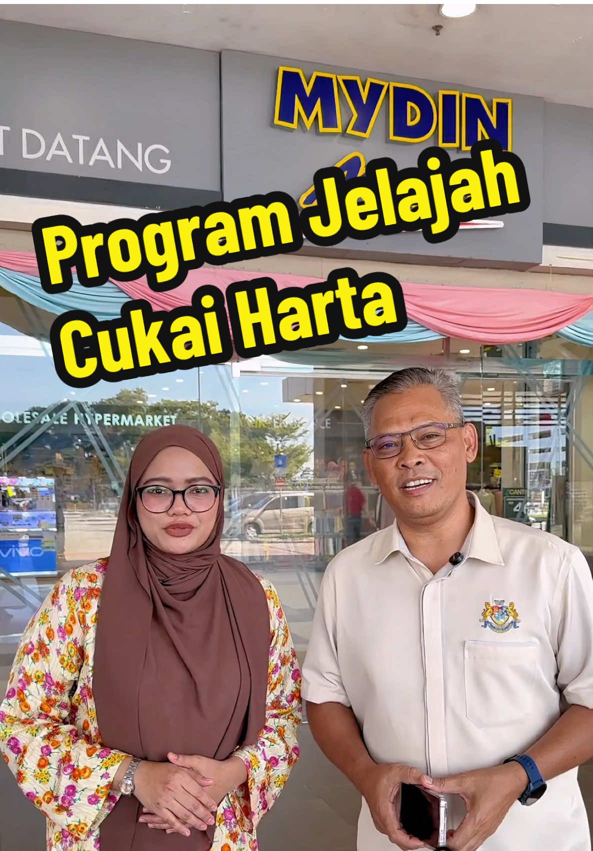 🌟 PROGRAM JELAJAH CUKAI HARTA MBPG 2025! 🌟 Majlis Bandaraya Pasir Gudang menjemput seluruh warga Pasir Gudang dan kawasan sekitar untuk bersama-sama memeriahkan Program Jelajah Cukai Harta yang akan berlangsung pada 25 dan 26 Julai 2025 (Jumaat & Sabtu)! 📅 Tarikh: 25 & 26 Julai 2025 (Jumaat & Sabtu) 🕗 Masa: 8.00 pagi hingga 5.00 petang 📍 Lokasi: Perkarangan Mydin Mall, Taman Rinting, Pasir Gudang 🎉 Program ini bakal dimeriahkan dengan pelbagai pengisian dan aktiviti menarik yang sesuai untuk seisi keluarga. Antara aktiviti yang disediakan termasuklah: ✅ Semakan dan pembayaran cukai harta ✅ Urusan pertukaran nama pemilik harta ✅ Saringan kesihatan secara percuma ✅ Suntikan typhoid untuk pengendali makanan 🎨 Pertandingan mewarna kanak-kanak 🎤 Pertandingan karaoke cilik Ini bukan sekadar program berkaitan cukai — ia adalah karnival komuniti yang menyatukan penduduk dengan pelbagai perkhidmatan, hiburan dan manfaat kesihatan secara terus daripada agensi kerajaan. 📌 Jangan lepaskan peluang keemasan ini untuk menyelesaikan urusan cukai anda sambil berhibur bersama keluarga. Banyak info berguna, hadiah menarik dan kejutan menanti anda! 📌 Jangan lupa! Temui kami di Mydin Mall, Taman Rinting! 📲 Rujuk poster untuk maklumat lanjut mengenai pengisian program dan jadual aktiviti. Jumpa anda di sana — bawa bersama jiran dan keluarga, kita meriahkan sama-sama! #jomsettlecukaihartambpg #semakrundingbayarcukai #elakkenasita #elakkenalelong