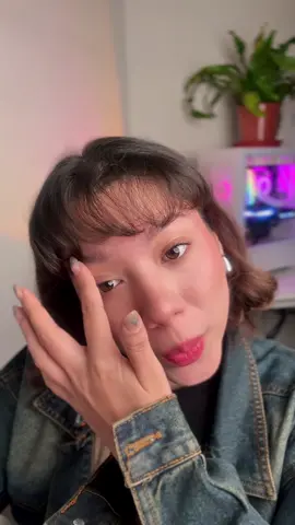 DÍA 9: Subimos nuestro primer video (sí, con miedo y todo) Después de días planeando, grabando, editando y dudando… llegó el momento de publicarlo. ⠀ 👀 ¿Se verá bien? ¿Lo verá mi ex? ¿Alguien se va a reír? Probablemente. ⠀ Pero también alguien lo va a guardar, alguien lo va a compartir, y sobre todo: tú vas a haber empezado. ⠀ 🎨 Usé Canva para hacer la portada 📝 Escribí un copy con SEO para llegar a gente como tú 📲 Y le di Publicar, sin mirar atrás. ⠀ Si tú también estás empezando, este es tu signo. ⠀ #primervideo #freelancer #creadordecontenido #ugccontentcreator #marketing 
