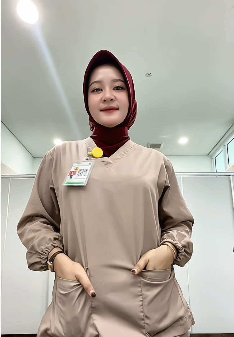Yg dipake warna maroon ped garis banyak 🫶🏻#hijabdinas #bidanmuda 