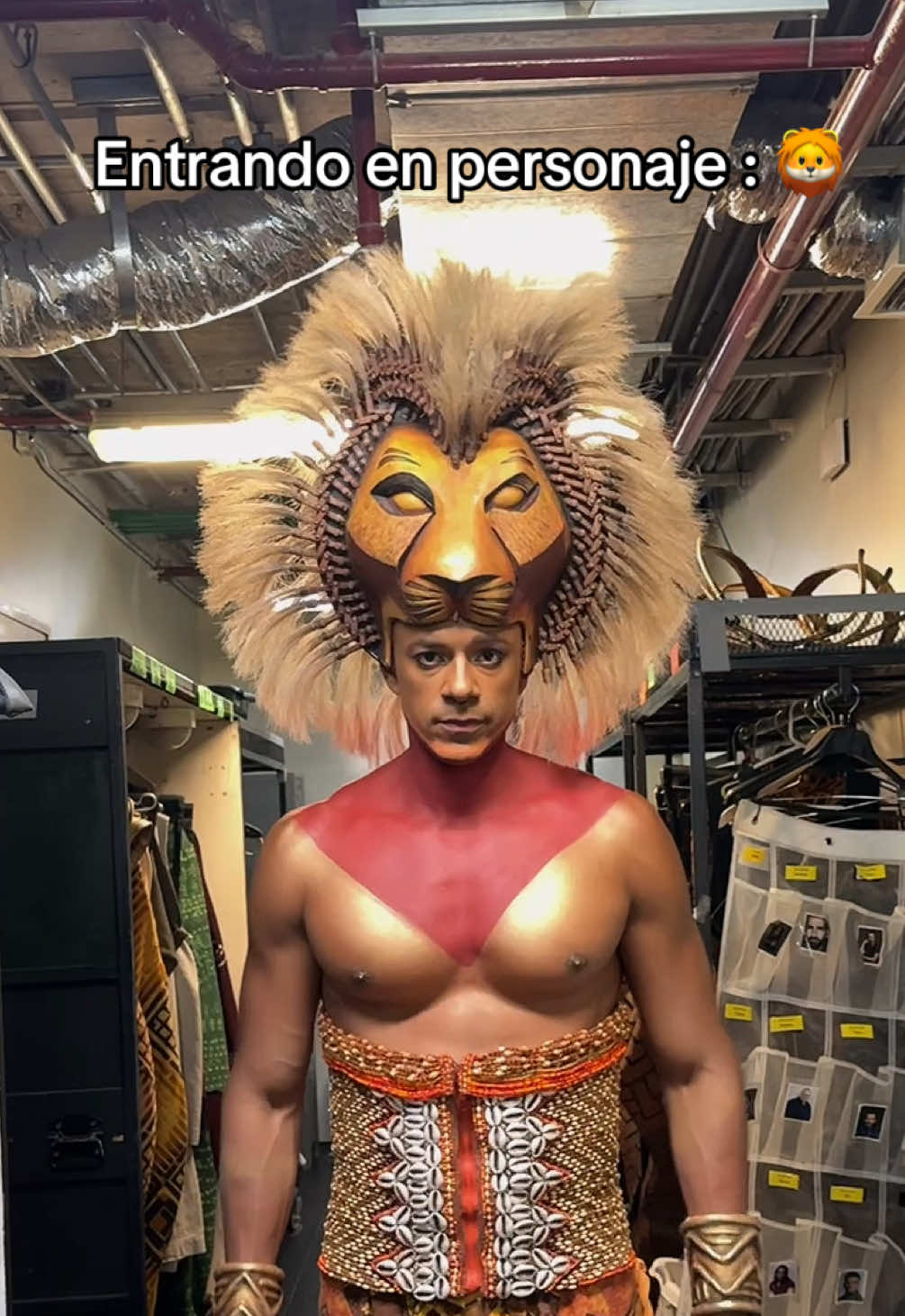 Se necesita tiempo, concentración y relajación para entrar a escena. 🦁 Ya viniste a ver “ El rey leon”? #fyp #simba #elreyleon #pierrelouis 