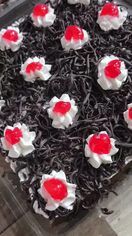 #cakepotong #blackforest #choco #cicifactory 