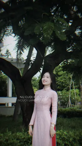 Nu cuoi be xinh xuan ngoi