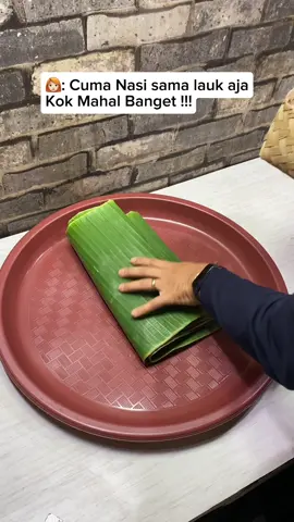 🍽️ “Cuma Nasi Tumpeng doang, kok mahal?” Coba bikin sendiri… 🥵 Belanjain satu-satu 🥕 Kupas & iris bahan 🔥 Masak 6 lauk beda rasa 🍳 Atur tumpeng biar cantik Baru deh terasa… 💡 Yang mahal bukan cuma nasi & lauknya, tapi perjuangan bikinnya! 📣 Yuk, hargai yang udah capek-capek bikin! #TumpengIstimewa #HargaiProses #TumpengSendiri #FoodReality #TumpengTradisional #ViralTumpeng