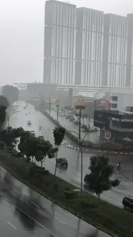 🌧️🌫️⛈️#rain #fyp #batam 