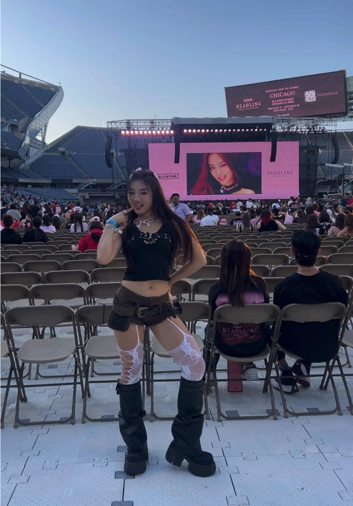 my first time dancing in public 🥹 and ofc I forgot half of the choreo 😭 #blackpink #jumpdance #deadlineworldtour #fyp