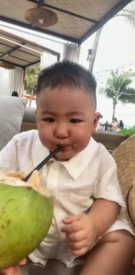 Hữu duyên đi ún nước dừa cùng chủ tịch 😆 #embesvoiiu