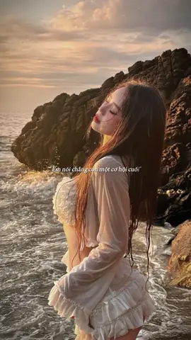 Anh cho em mượn ít tiền để còn lấy cớ làm phiền đến anh 😛