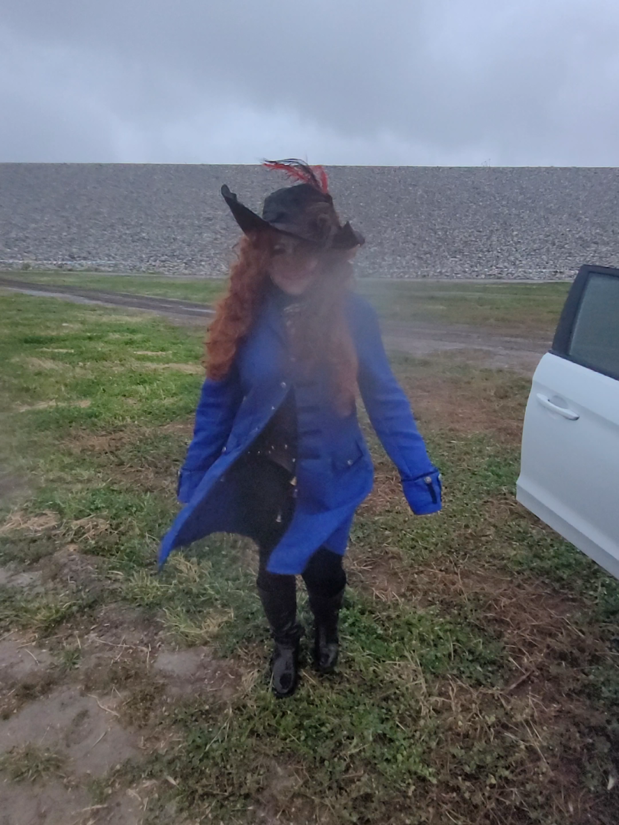 well, it was a blustery day at the faire lmaoo.  this was last year but still cracks me up.   #cosplay #dungeonsanddragons #dnd #criticalrole #criticalrolecosplay #avantika #avantikacosplay #pirate #ukotoa #critter #ttrpg #isitthursdayyet #mightynein #mightyneincosplay   #renaissancefestival #renfaire #renaissancefaire #faire #renaissancepleasurefaire 