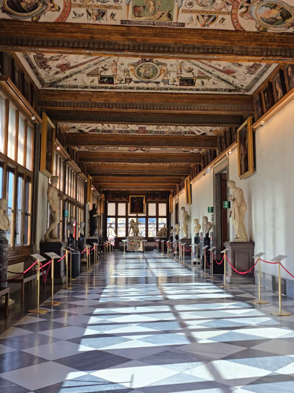 📍Galleria degli Uffizi, Firenze One of my favorite museums I visited this summer 🖼 #uffizigallery #florenceitaly #italy #italia 