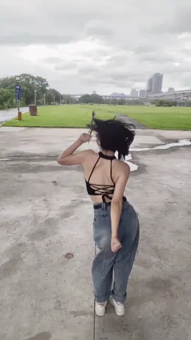 天空不美麗沒關係，我們美麗就好😎 IG: o.llie.e  #fyp #dance #challenge 
