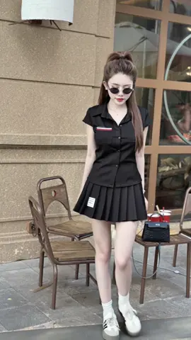 Sét thom sát nách tay cánh rơi cổ bể mix chân váy xếp ly  #setthoitrang #setcongso #setthoitrang #quanaohottrend #tuenhithoitrangcaocap 