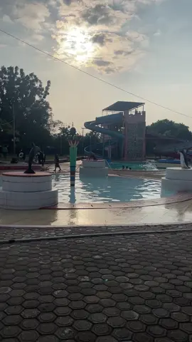 Buat malu nian lah mak ko orng nak berenang dio nak nyuci🤭🤭🤭🤭🤭 #pengikut  #fyp  #instagram  #comedikocak  #kontenkreator  #pengikuttiktok  #fyppppppppppppppppppppppppppppppppppppps  #orangdusun  #viralvideo  #lucu  #bismiilahfyp  #kocak  #jambi 