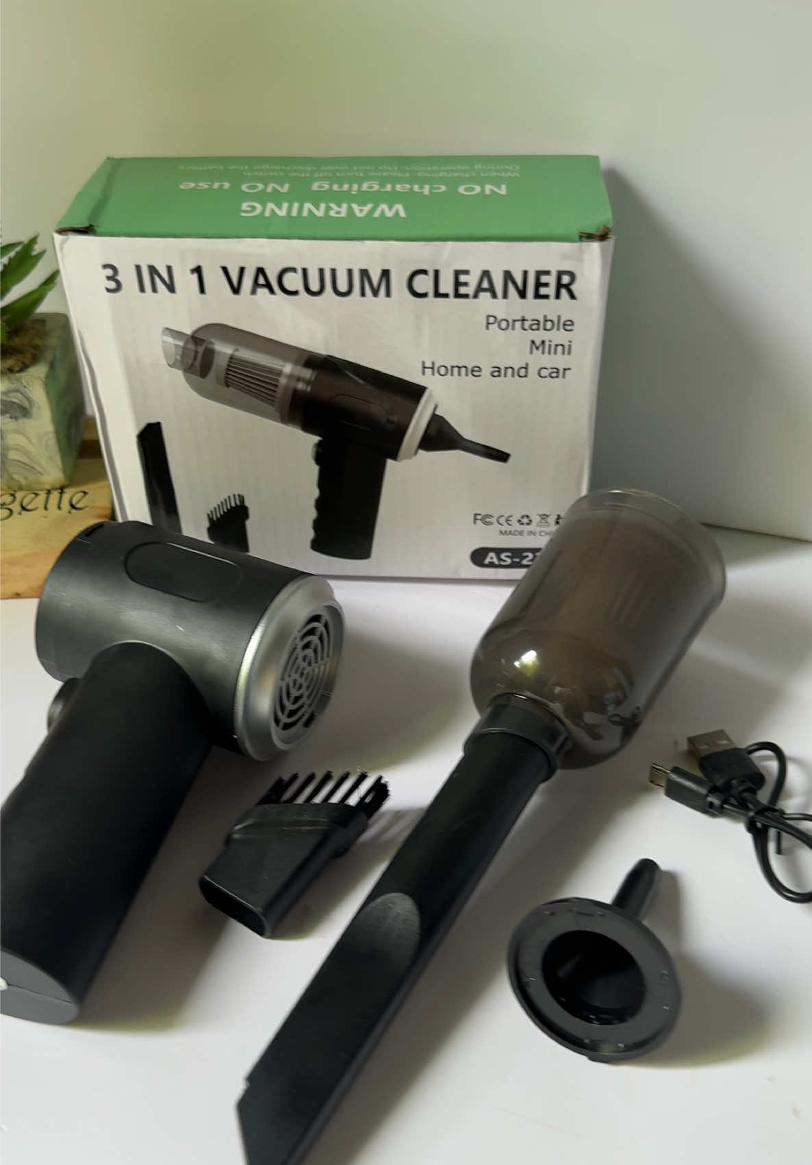 Affordable Rechargeable Wireless 3 in 1 Vacuum Cleaner for house and cars #portablecleaner #vacuum #caraccersories #car #household #cleaning #wirelessvacuum #handheld 