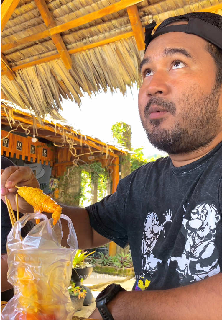 Jajanan Sekitar Kawasan Bunguih taluak kabuang. Adoh rang bunguih sini ? #infosumbar #kuliner #jajanan #jajanantiktok #telurgulung #estehraun #esteh #bunguih #padang #fyp #foryou #foryoupage 