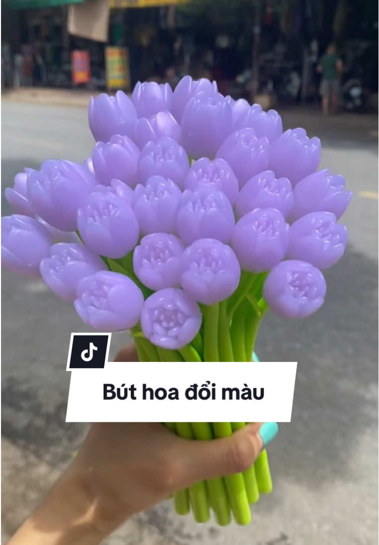 Bút hoa đổi màu xanh đẹp thế nhỉ 🌷 #vivisanrio #butbi 