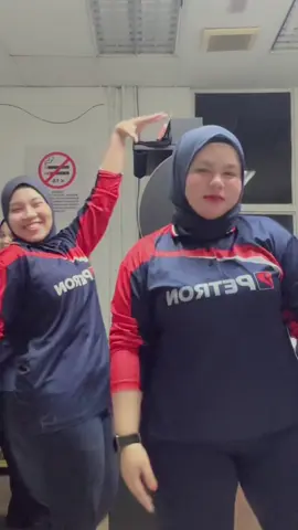 Kita tak boleh bertemu 🤣 kalau bertemu gaya akaiiii💃🏼😫#awekpetron🌸 #fypシ゚viral #moots? #asekali #สโลว์สมูทสปีดสโลว์ #perkongsianberbayar #bella #velocity #mainbantaijepunyatrend #4you @Pipit_anis 