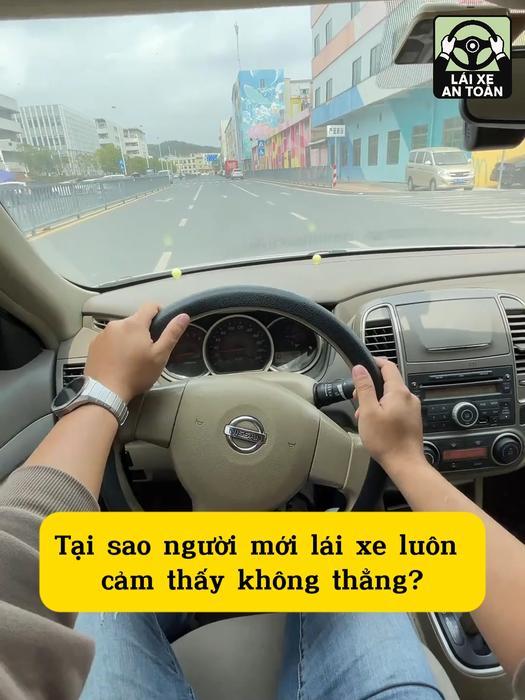 Tại sao người mới lái xe luôn cảm thấy không thẳng #laixe #laixeantoan #laixeoto #oto #thichlaixe #daylaixe #daylaixeoto #kynanglaixe