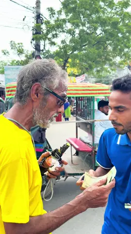 ট্রাফিক নিয়ন্ত্রণ করছে 'সুপার ম্যান' | খুলনা