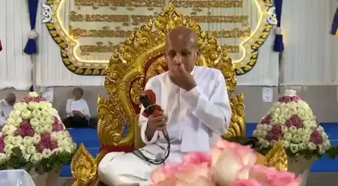 #ពេលវេលាមានតម្លៃជាងប្រាក់ តែមនុស្សភាគច្រើនចំណាយពេលវេលា ដើម្បីតែប្រាក់ ដល់ទីបំផុត មិនអាចយកប្រាក់ ទិញឱកាសពេលវេលា . . . . . . . . . . .   ដើម្បីបន្តការរស់នៅទៀតបានឡើយ ។ #ពេលវេលាកាន់តែវិសេសឡើង  នៅត្រង់បានជួបនឹងព្រះធម៌ អាចឱ្យ សម្រេចសេចក្ដីសុខស្ងប់ដោយបដិបត្តិធម៌…  រហូតបានសម្រេចដល់លោកុត្តរសុខ.៕៚ ៙. បក្សីសុីដង្កូវ  ពេលស្លាប់ទៅដង្កូវសុីខ្មោច ។ ពាក្យចាស់ពោលថា ទឹកឡើងត្រីសុីស្រមោច ទឹកហោចស្រមោចសុីត្រី ។ #កុំជាន់គេយកខ្ពស់ខ្លួនឯង កម្មចាត់ចែងមិនក្រែង អសុរី ឈរជើងខ្លួនយើងទើបថ្កើងសួស្ដី កុំខ្លាំងខ្លោចស្អី ដីជាផ្នូរ មិនយូរឡើយ ៕៚ ៙. មនុស្សដែលមានសេចក្ដីសុខច្រើនក្នុងជីវិត  ៖ #ជាមនុស្សដែលមានការលះបង់ ជាងការគ្រប់គ្រងហួងហែង ព្រោះគេដឹងថា ទីបំផុតគេត្រូវលះបង់ហើយទៅតាមយថាកម្ម.។ #មិនជំពាក់វាក់វិនច្រើនក្នុងរឿងអ្នកដទៃ មិនចូលចិត្តវិនិច្ឆ័យរឿងនៃអ្នកណា…  ព្រោះគ្រប់គ្នាមានផ្លូវនៃជីវិតរៀងៗខ្លួន តាម ហេតុផលបរមត្ថ ។ • មិនហួងហែងគេ,  ក៏គ្មានគេហួងហែងដែរ.៕៚ ៙. មានចម្ងល់រឿយៗ ថា បើយើងមិនធ្វើ អាក្រក់ អ្វីដាក់គេផង, ដូចម្ដេច បានជាគេចេះតែបៀតបៀនយើង…? • គឺ ជា អកុសលវិបាកតាមបញ្ចទ្វារ រួចហើយបានដឹងរឿងក្នុងមនោទ្វារ, សូម្បីតែព្រះពុទ្ធអង្គ ។ • បើយើងបានស្ដាប់ព្រះធម៌យល់ យើងនឹងបានប្រយោជន៍ អំពី អកុសលវិបាកនេះ ត្រង់មានសតិ មិនវង្វេងប្រកាន់ថា លោកនេះគួរឱ្យត្រេកអរ ឬថា លោកនេះ ជារបស់យើងគួរឱ្យហួងហែង.៕៚ Dhamma Home 🙏🙏🙏🌹🌹🌹 