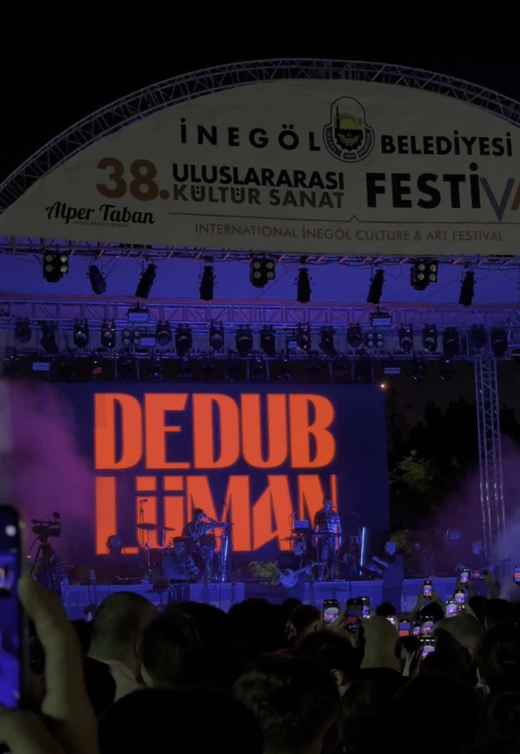@dedublüman          #dedublüman #senbilmezsin #konsermusik #konzertvibes #fyyyyyyyyyyyyyyyy #fyy #fyyyy #konzerte #konser #sarki #sarkilar #inegöl #kesfetteyiz #kesfetbeniöneçıkart 